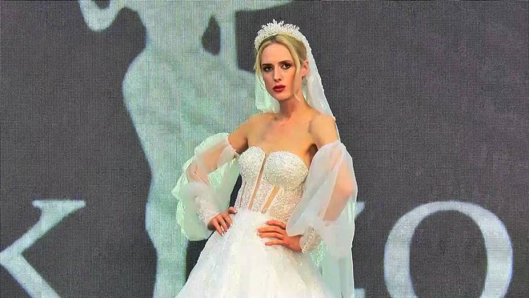 Bu gelinliğin fiyatını duyanların ağzı beş karış açık kalıyor! 30 kilogram ağırlığında, 8 ayda dikildi 2